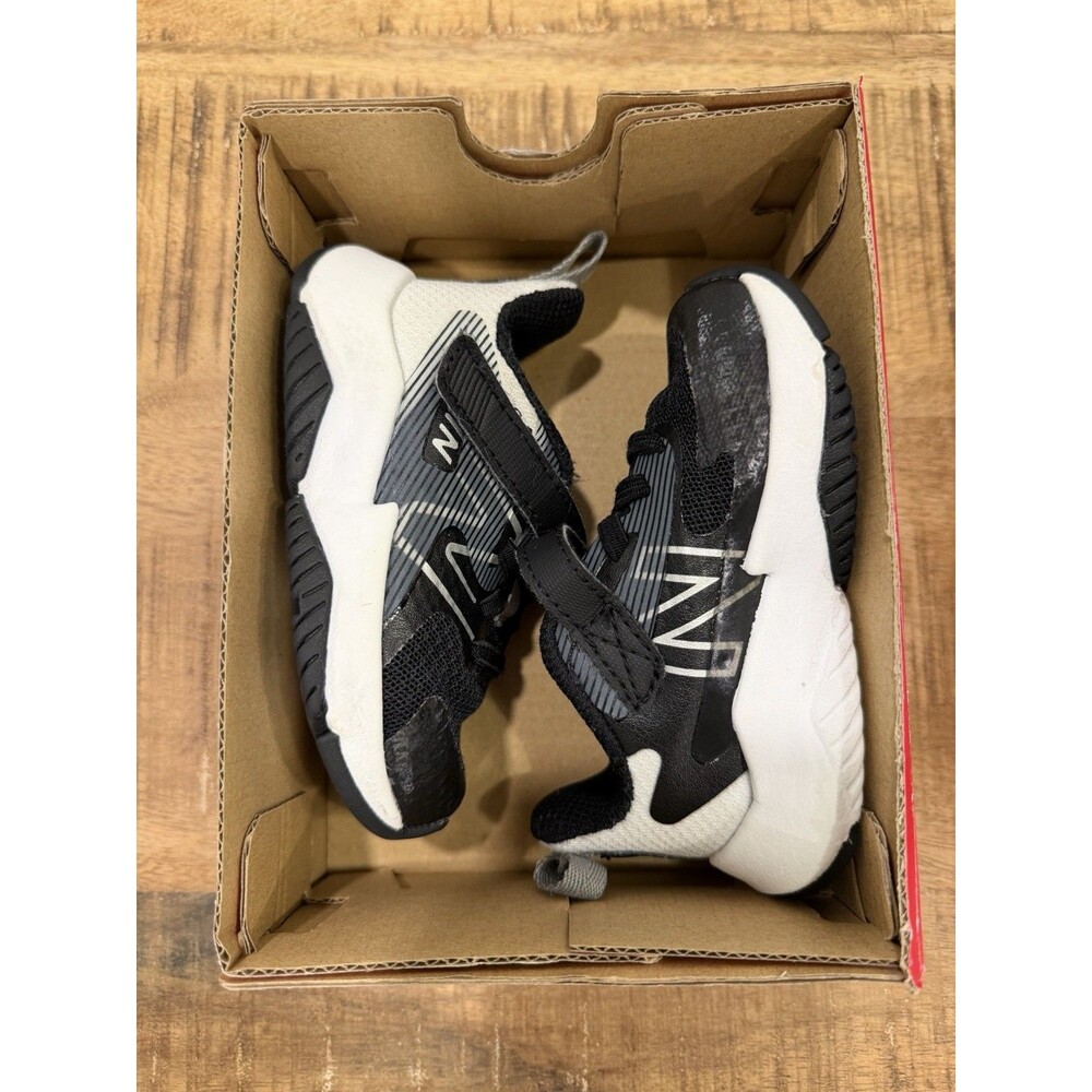 New Balance Rave Run‎ V2 Lace With Top Strap ITRAVBW2 Black Sneakers Size 5 Wide